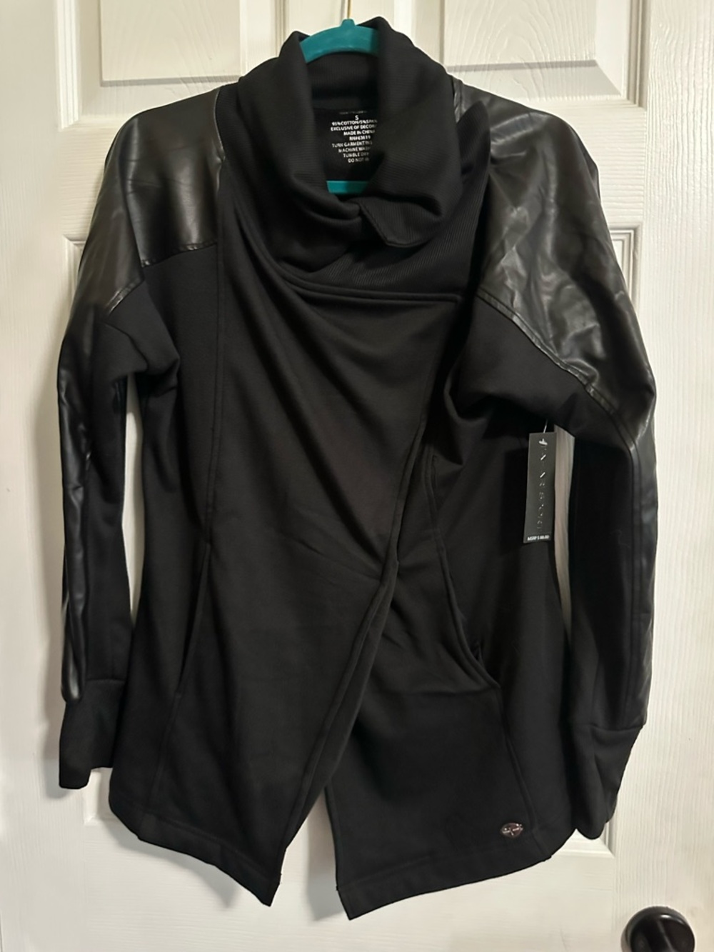 JACKET BY TAHARI Sport Women's Long Sleeve Faux Leather Size S NWT MSRP $ 88 - Picture 1 of 8
